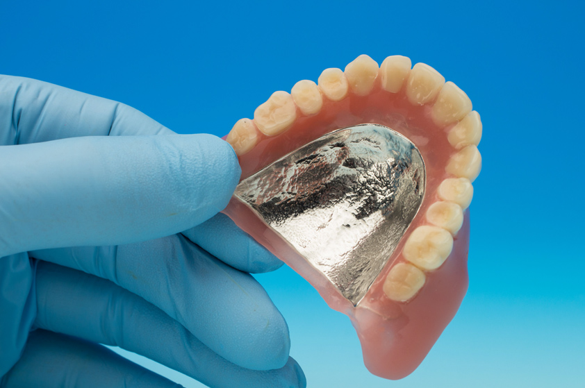 金属床義歯の特徴